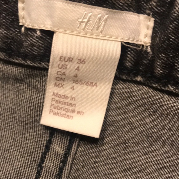 H&M black denim shorts size 4 - Picture 3 of 4
